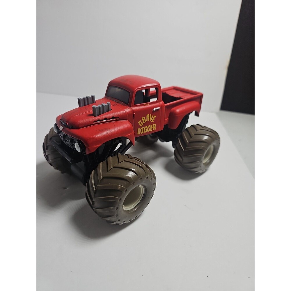 SPIN MASTER MONSTER JAM GRAVE DIGGER RED TRUCK DIECAST 1:24 White hub